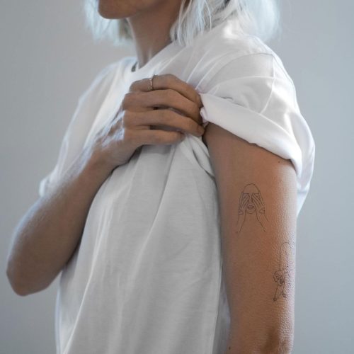 tatouages temporaires noirs silhouettes femmes en line art de la planche 